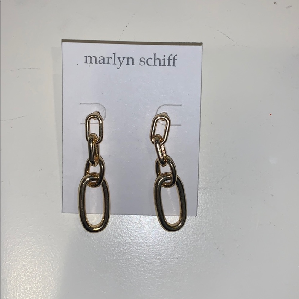 Maryland Schiff never worn earrings !